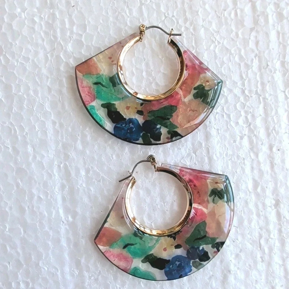 Parker Rose Acrylic Multicolor Floral Retro HOOP Earrings 1.5 x 2" Gold Tone - Picture 4 of 5